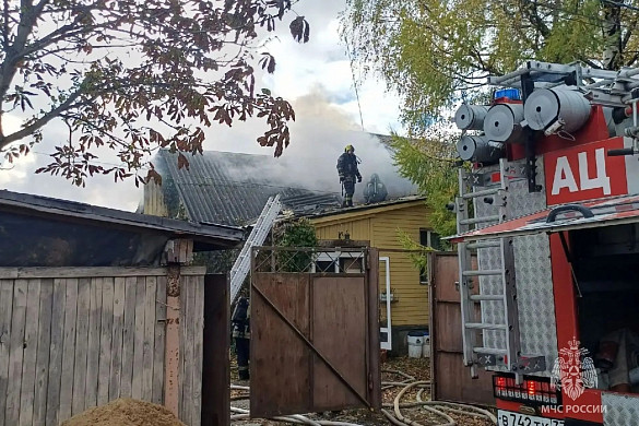 Пожарные спасли человека из горящего дома в Иванове